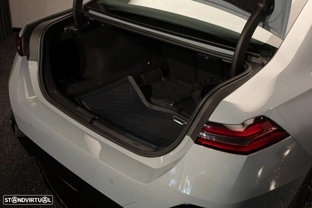 BMW 530 e Pack Desportivo M - 48