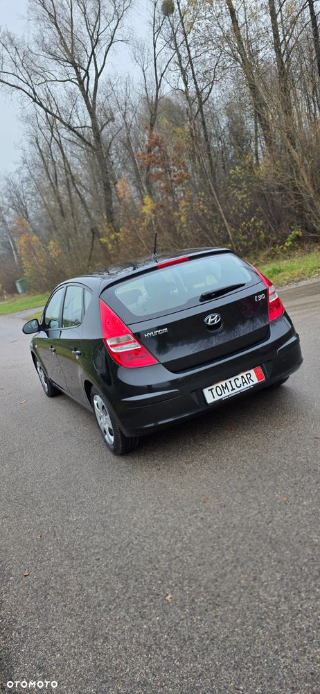 Hyundai i30 1.4 Base + - 25