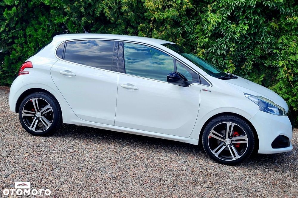 Peugeot 208 - 13