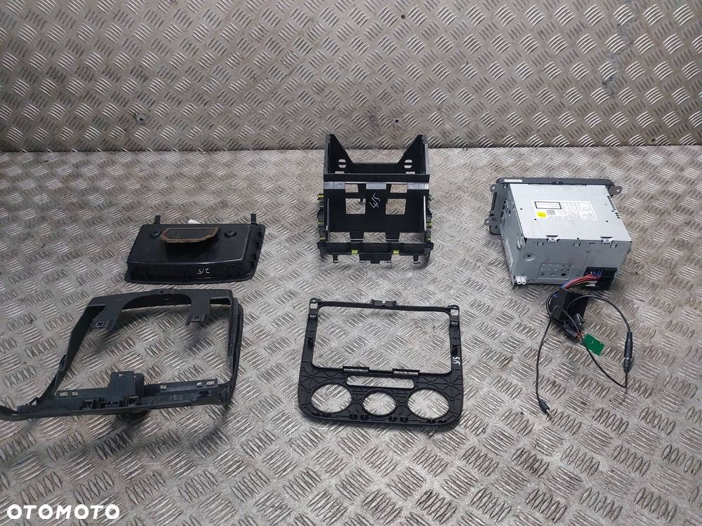 RADIO ODTWARZACZ + RAMKA + KRATKA VW GOLF V 1K0035186AA 1K0819743B - 2
