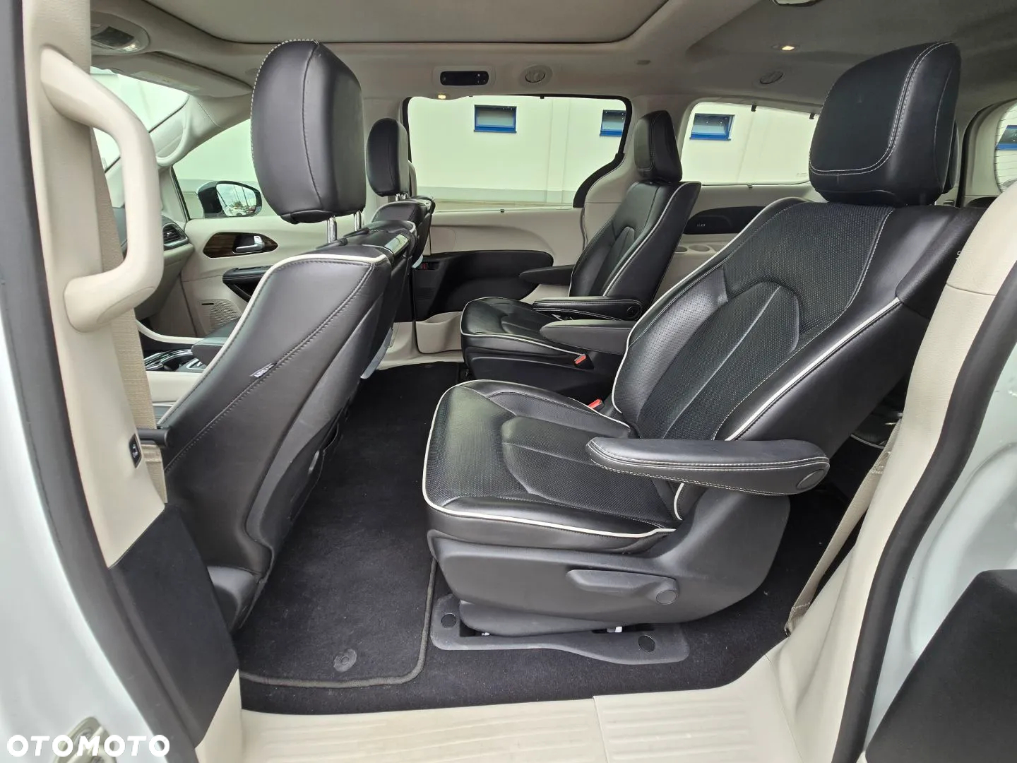 Chrysler Pacifica - 16