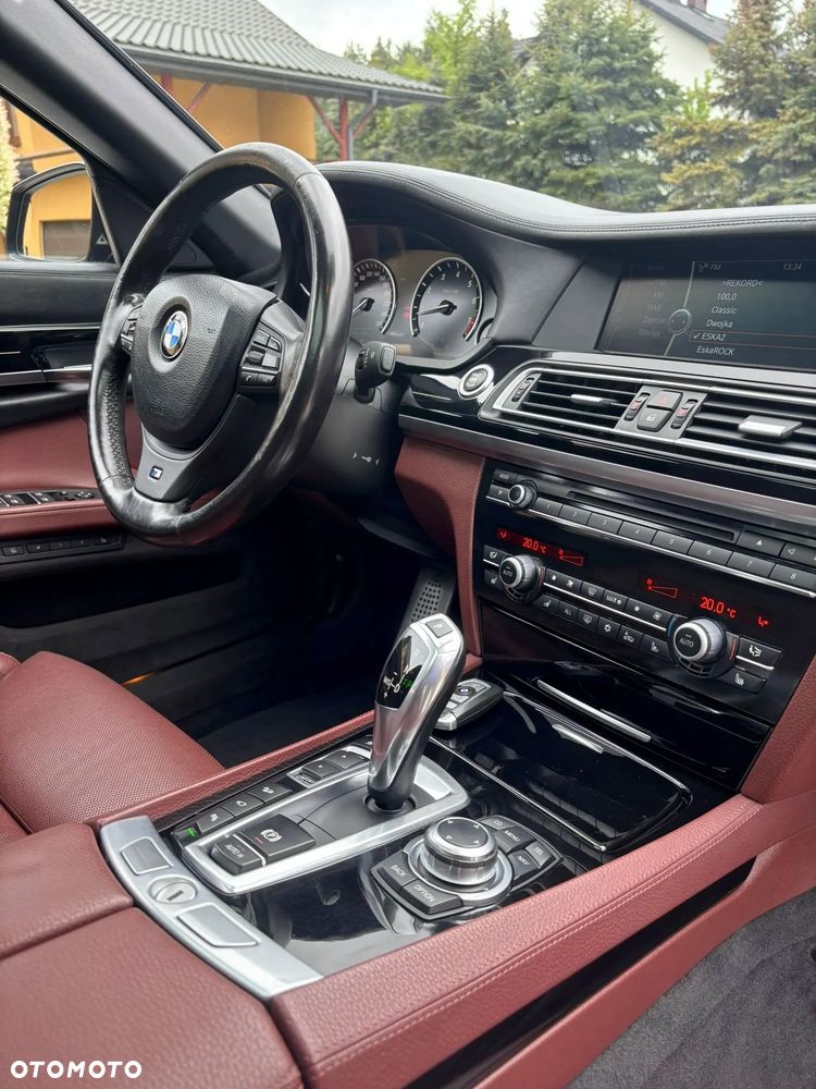 BMW Seria 7 750i L xDrive - 8