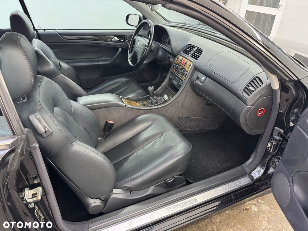 Mercedes-Benz CLK - 23