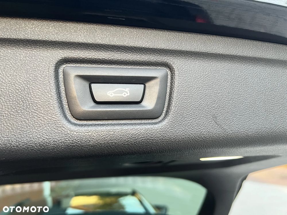 BMW Seria 3 320e M Sport - 24