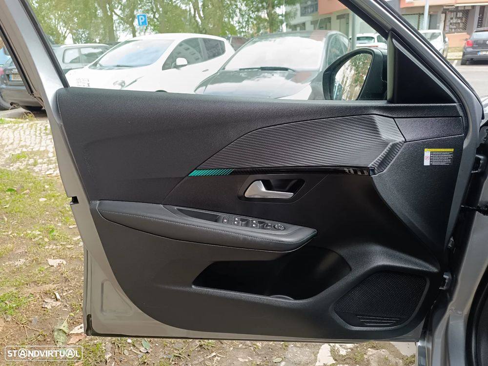 Peugeot e-208 Allure - 9