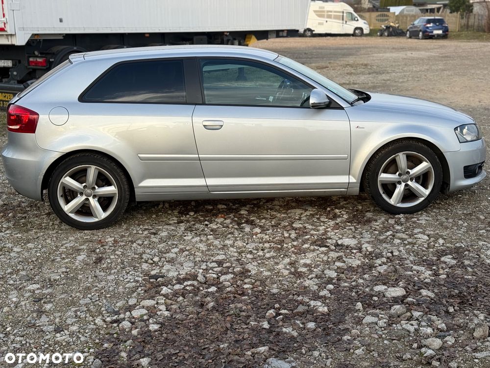 Audi A3 3-drzwiowe 1.6 TDI DPF S line Sportpaket - 4