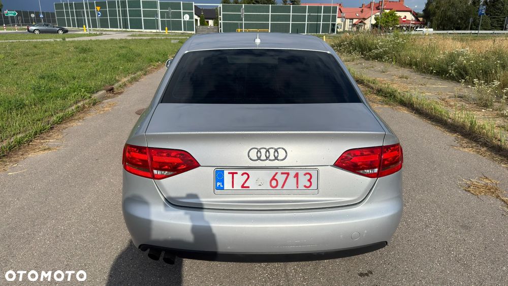 Audi A4 Limousine - 4