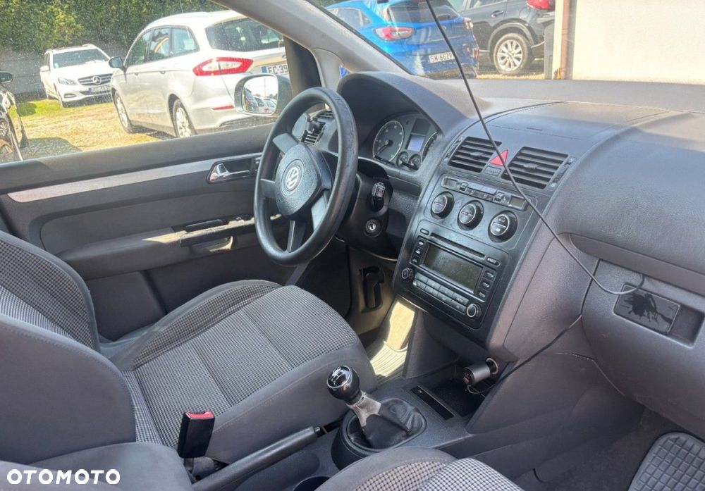 Volkswagen Touran - 17