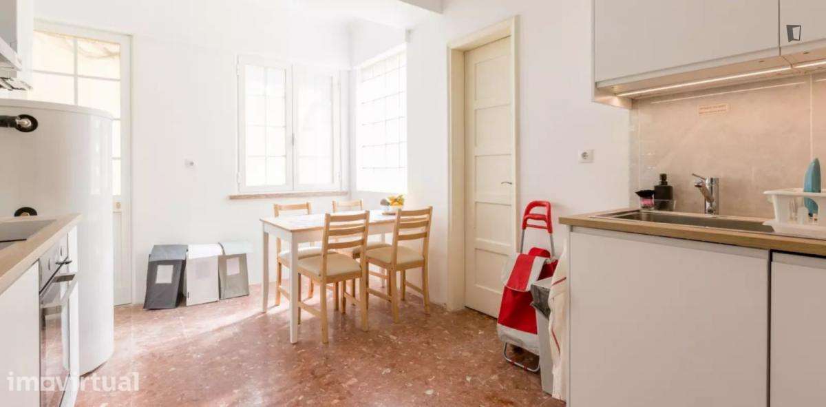 Quarto - localizado em Intendente Lisbon - Grande imagem: 5/10