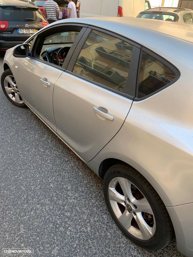Opel Astra 1.3 CDTi Cosmo - 4