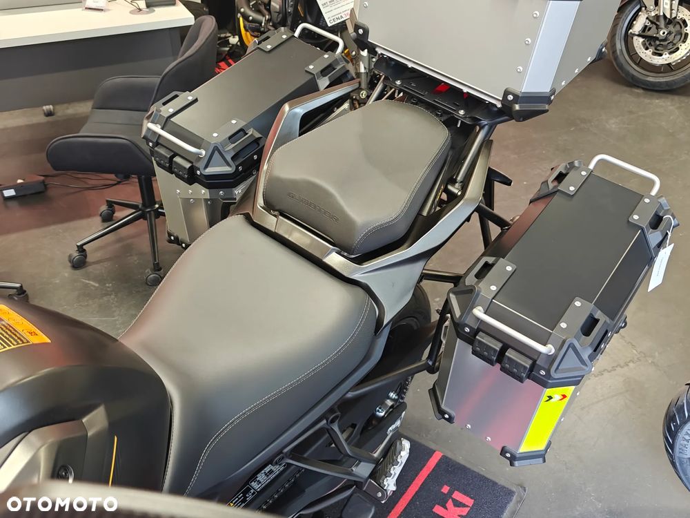 QJMOTOR 900 S - 8