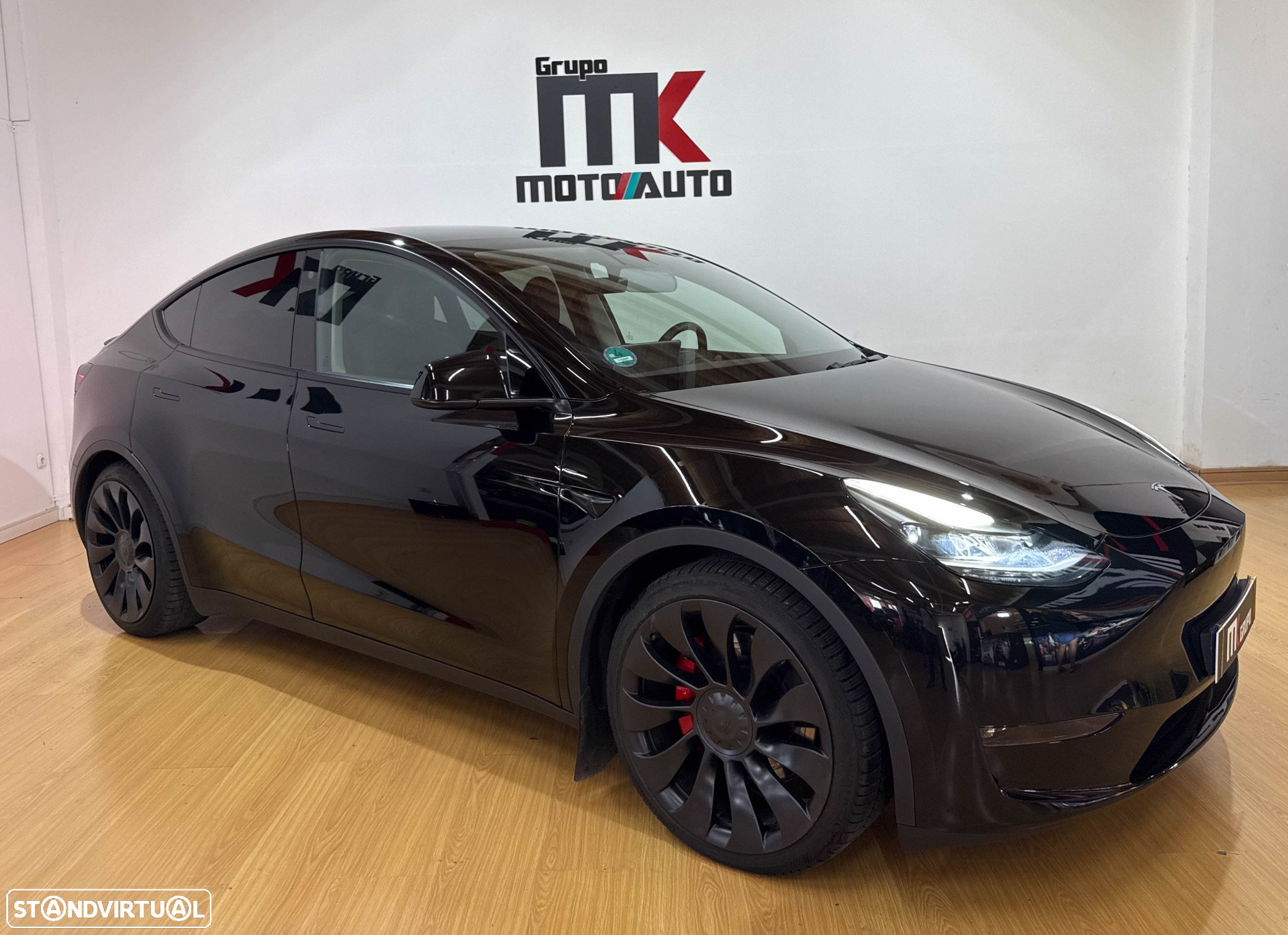 Tesla Model Y Performance Dual Motor AWD - 11