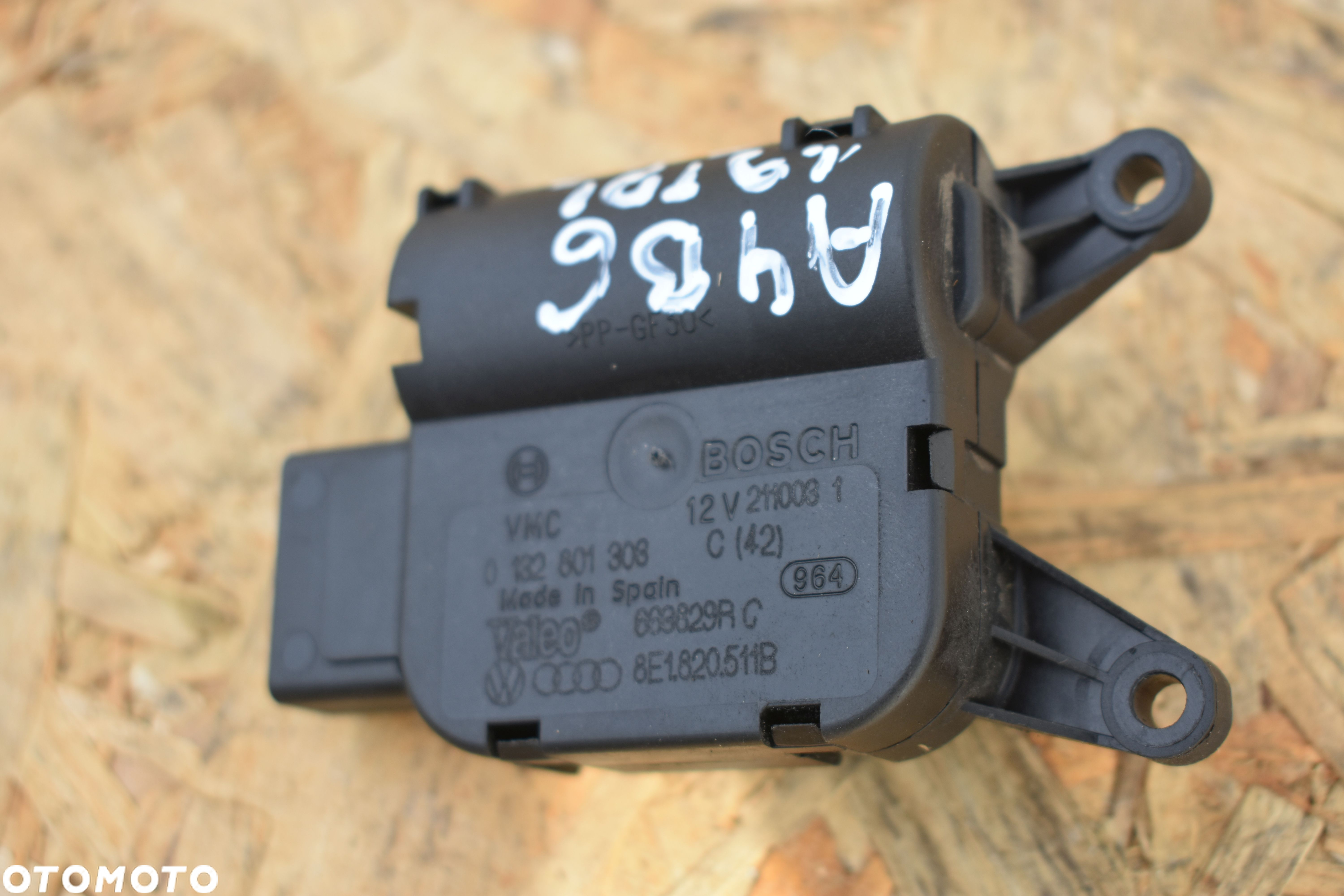 SILNIK SILNICZEK NAGRZEWNICAY AUDI A4 B6 1.9TDI 8E1820511B - 3
