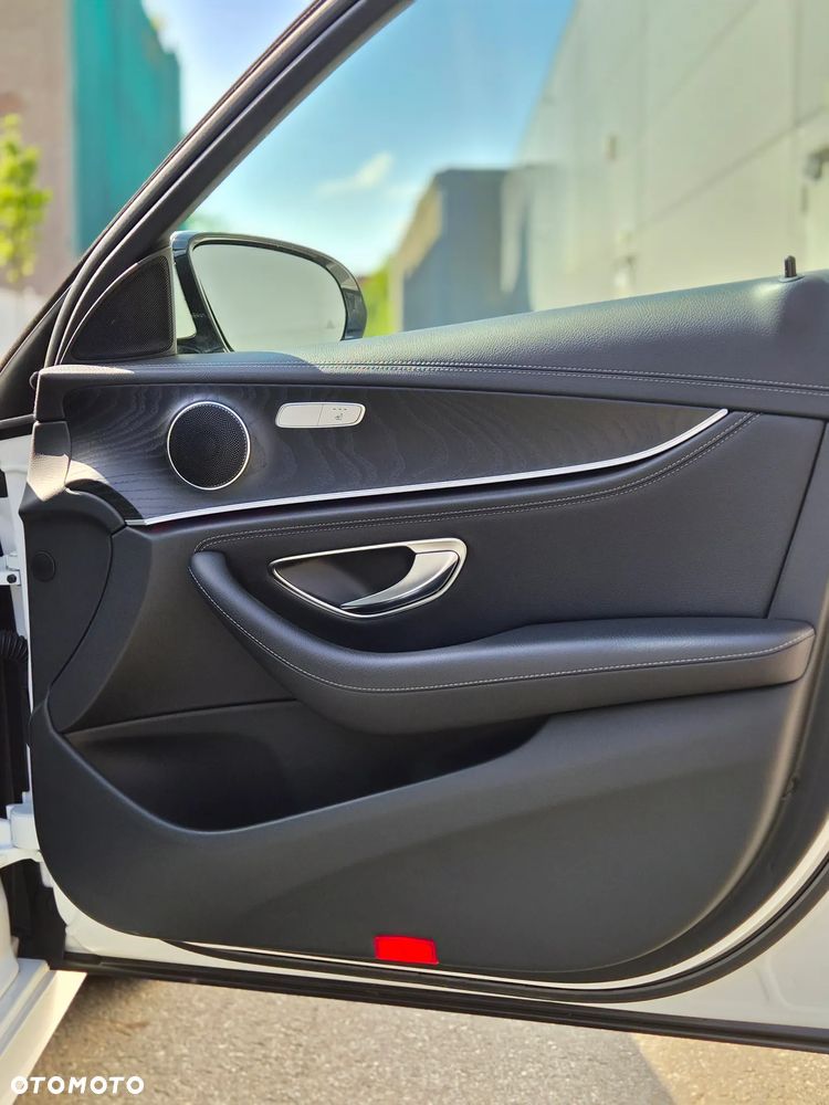 Mercedes-Benz Klasa E 220 d 4-Matic AMG - 29