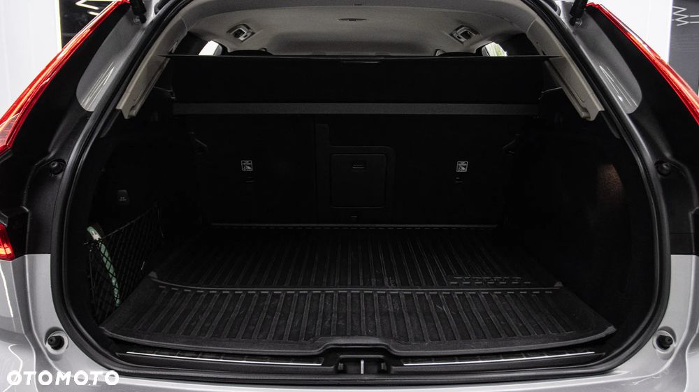 Volvo XC 60 B4 B Momentum Pro - 27