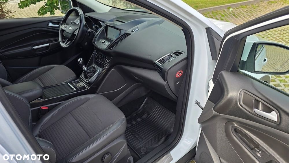 Ford Kuga 2.0 TDCi 2x4 Titanium - 6