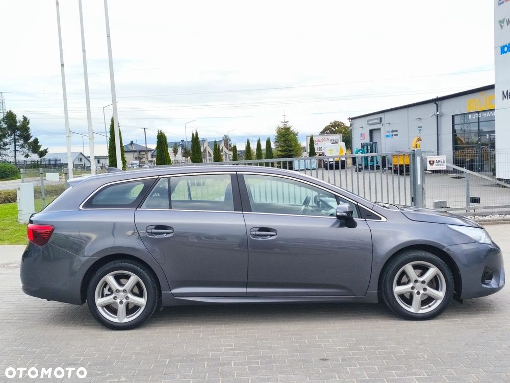 Toyota Avensis - 8