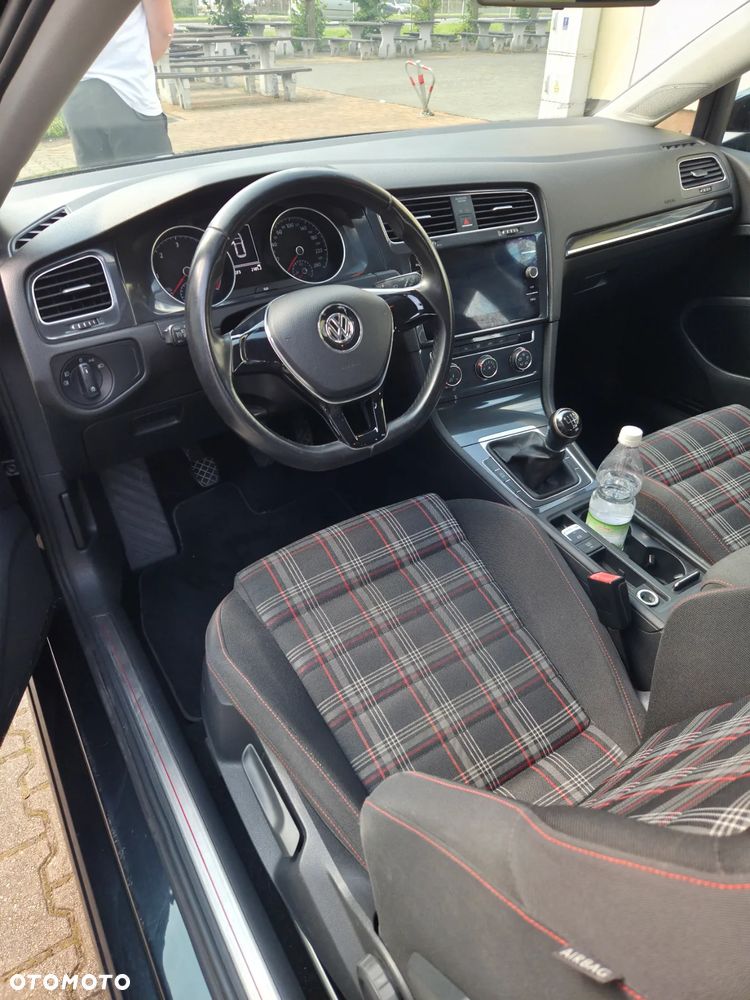 Volkswagen Golf - 12