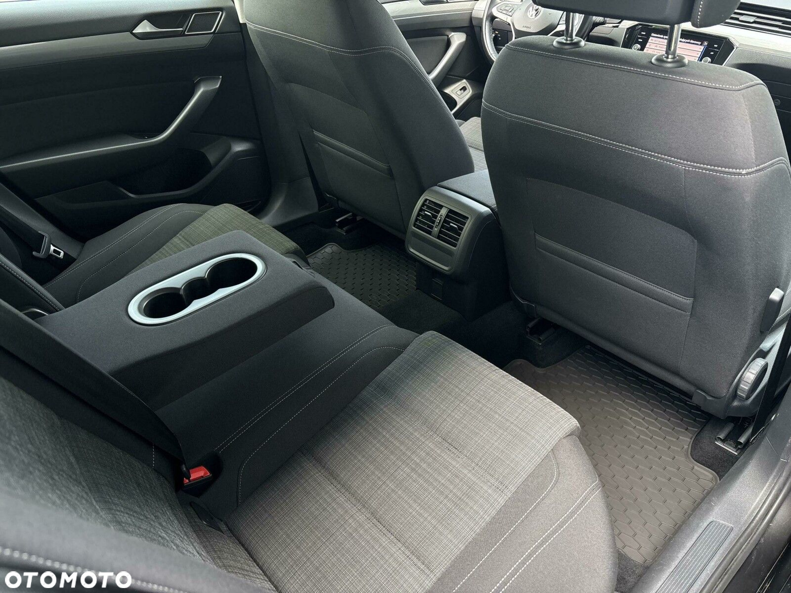 Volkswagen Passat - 27