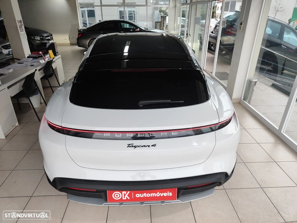 Porsche Taycan Cross Turismo 4 - 10