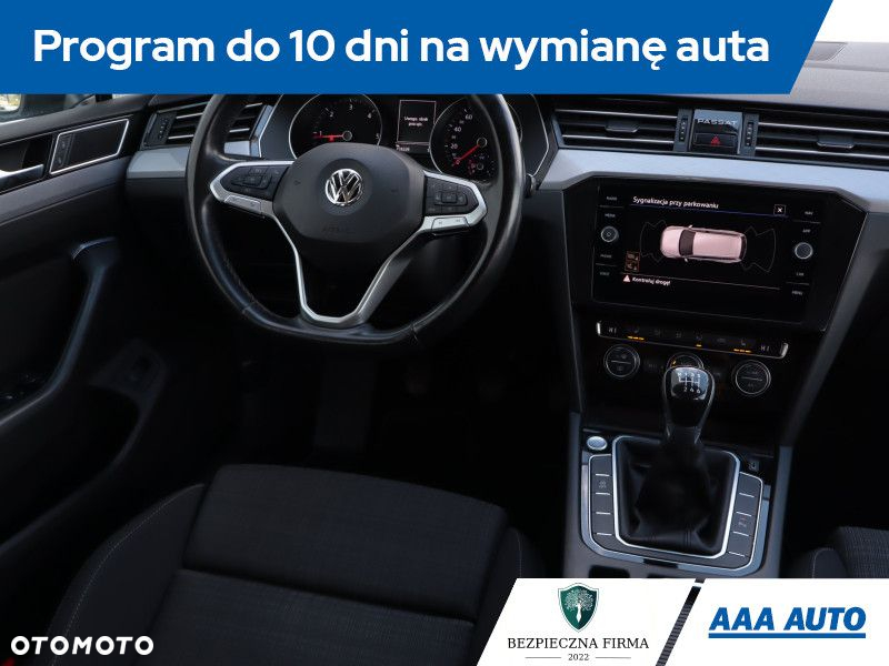 Volkswagen Passat - 8
