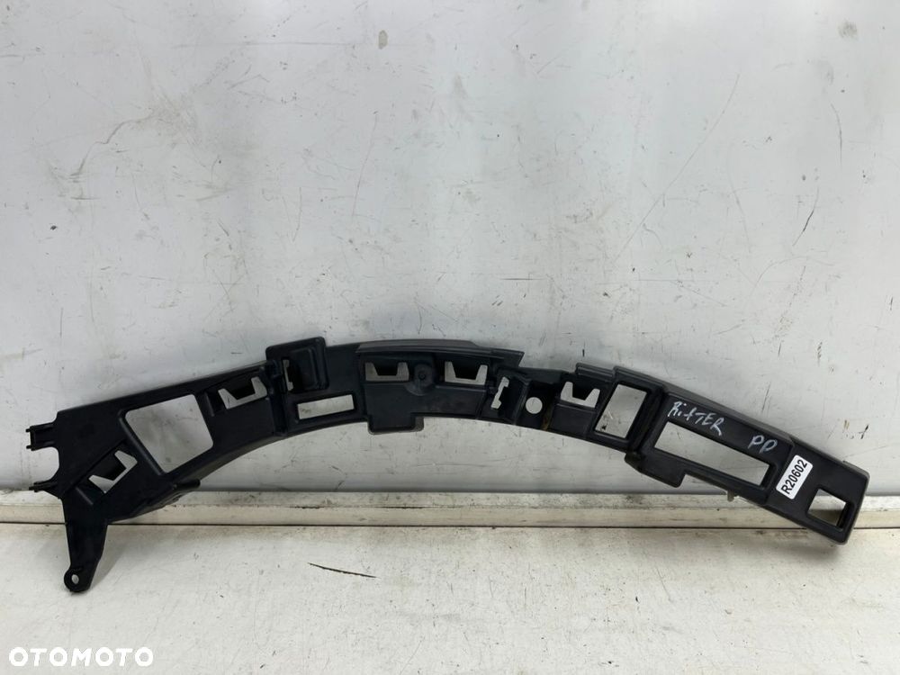 Ślizg Peugeot Rifter Partner Berlingo III Combo E ProAce City 18r- prawe przednie mocowanie wspornik - 1