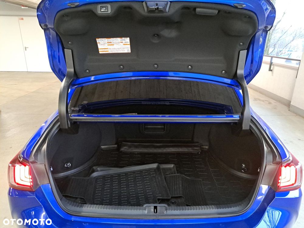 Lexus ES 300h F Sport Edition - 13