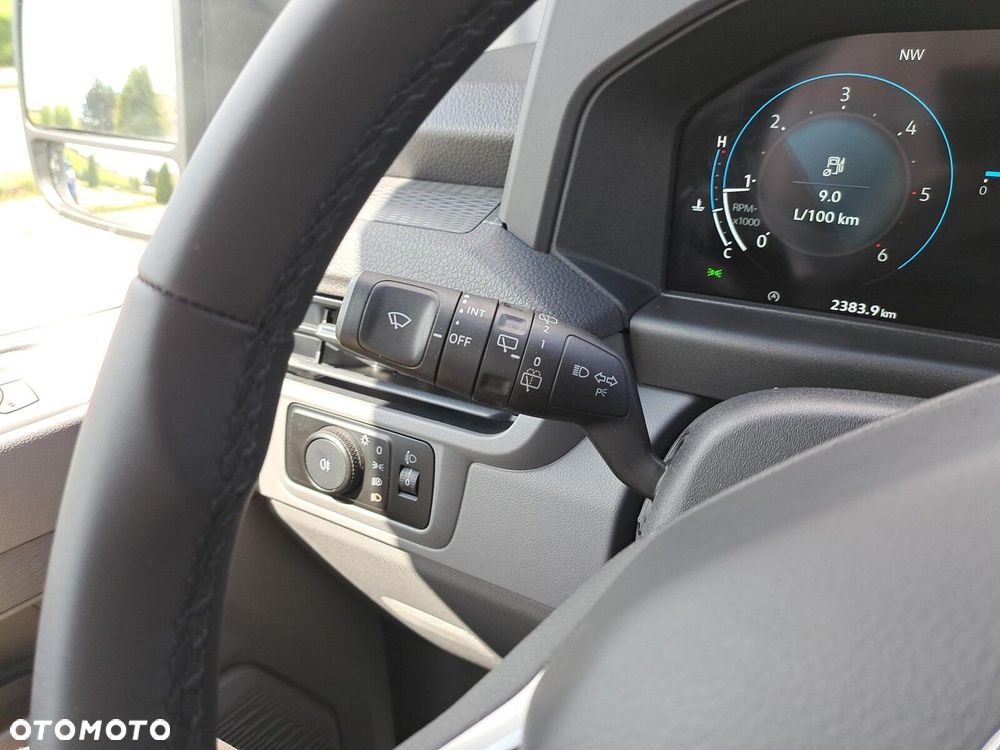 Volkswagen Caravelle - 28