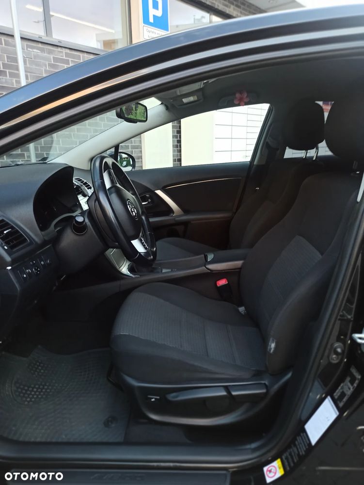 Toyota Avensis 1.8 Active - 13