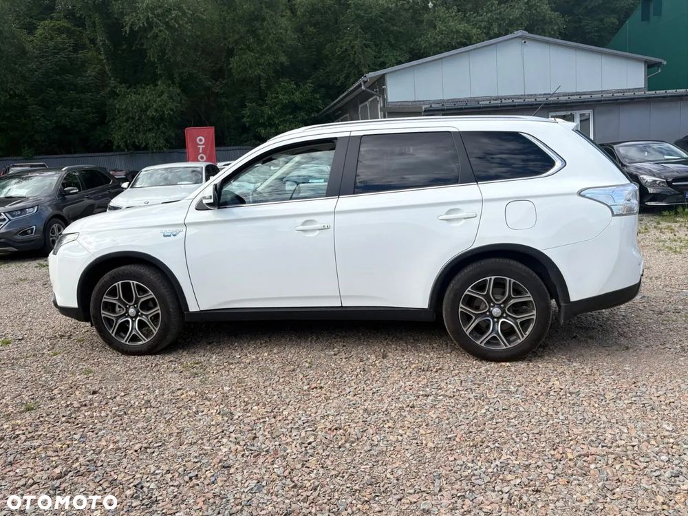 Mitsubishi Outlander 2.0 4WD Plus - 5