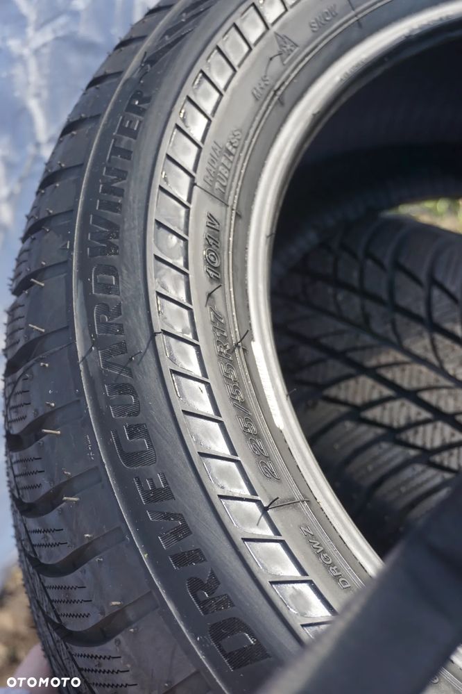 225 55 17 Bridgestone driveguard run flat  demo - 5