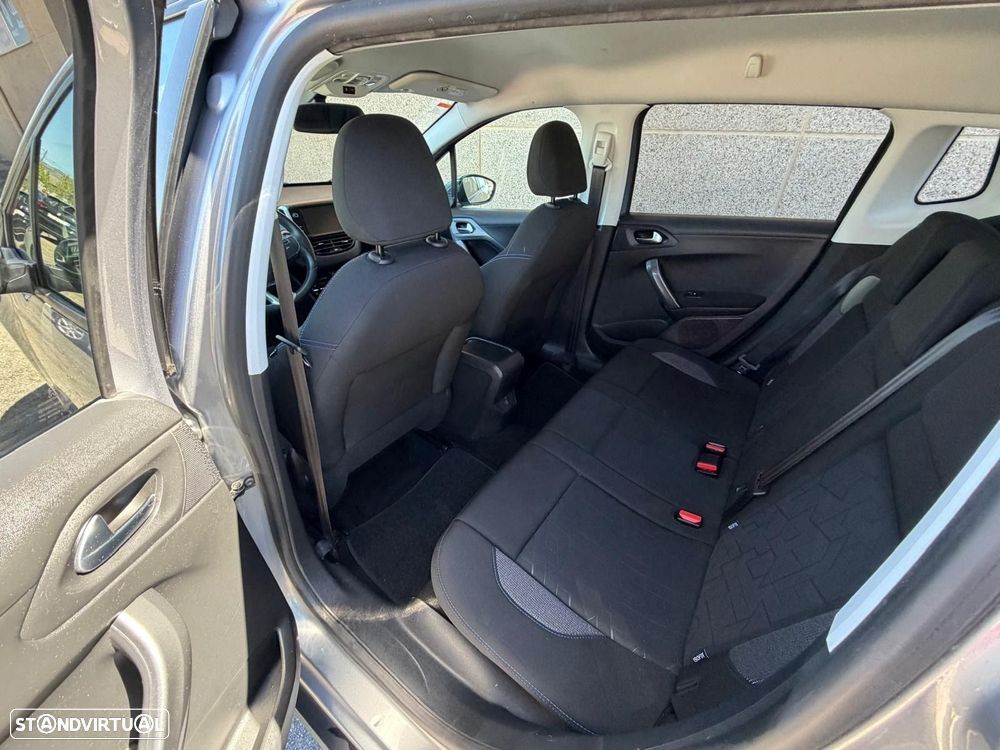 Peugeot 2008 1.2 PureTech Style - 4