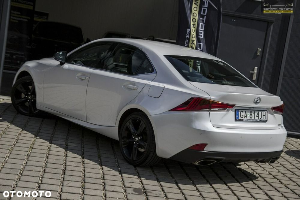 Lexus IS - 9
