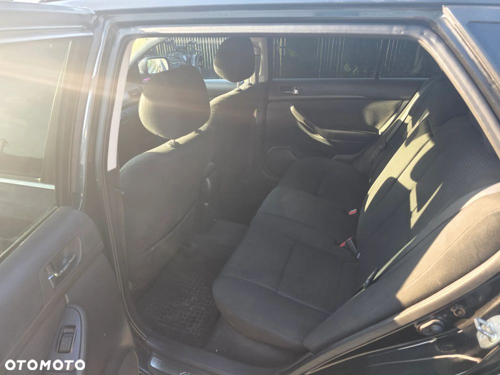 Toyota Avensis 1.8 VVT-i Combi - 9