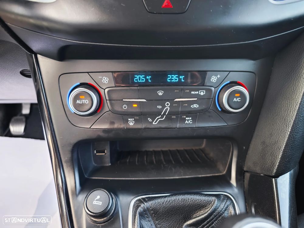Ford Focus SW 1.0 SCTi Titanium - 17