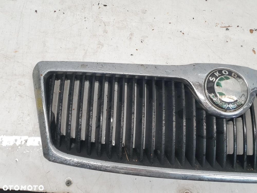 Skoda Octavia 2 Sedan GRILL ATRAPA CHROM 1Z0853668 - 2