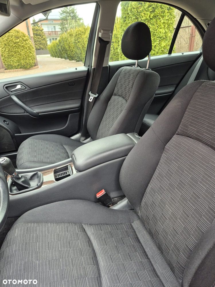 Mercedes-Benz Klasa C 180 Kompressor Classic - 16