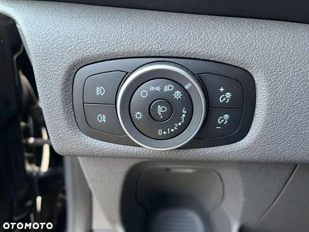 Ford Tourneo Custom - 26