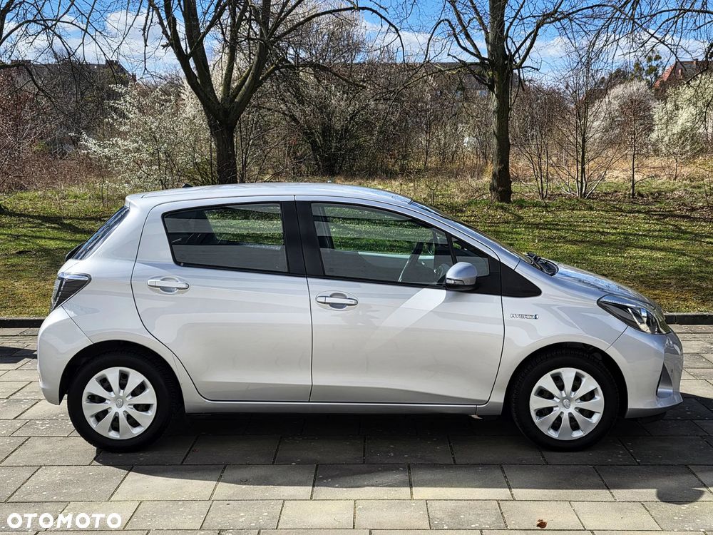 Toyota Yaris Hybrid 100 Premium - 6