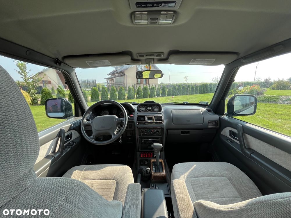 Mitsubishi Pajero - 8