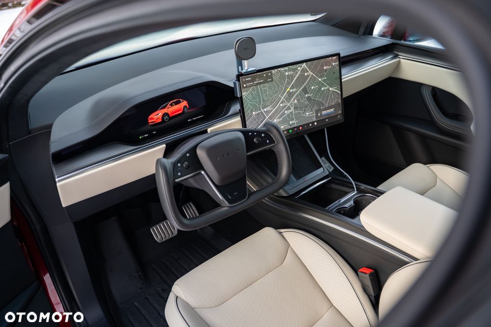 Tesla Model X - 17