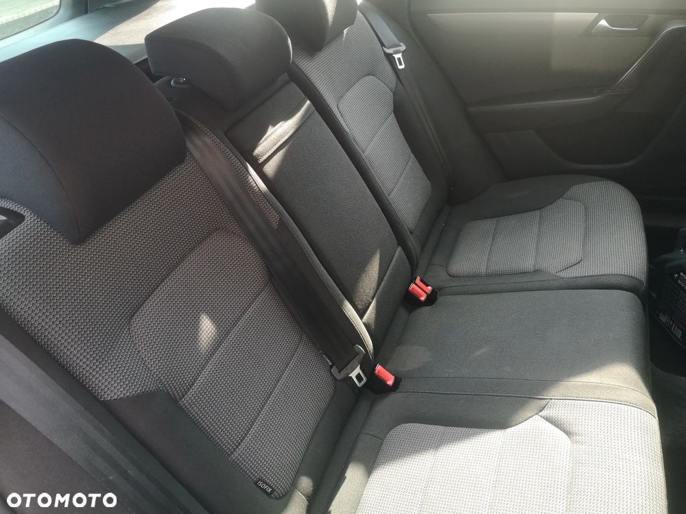 Volkswagen Passat 1.6 TDI DPF BlueMot Trendline - 7