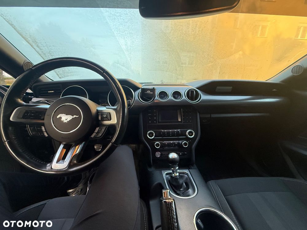 Ford Mustang - 12