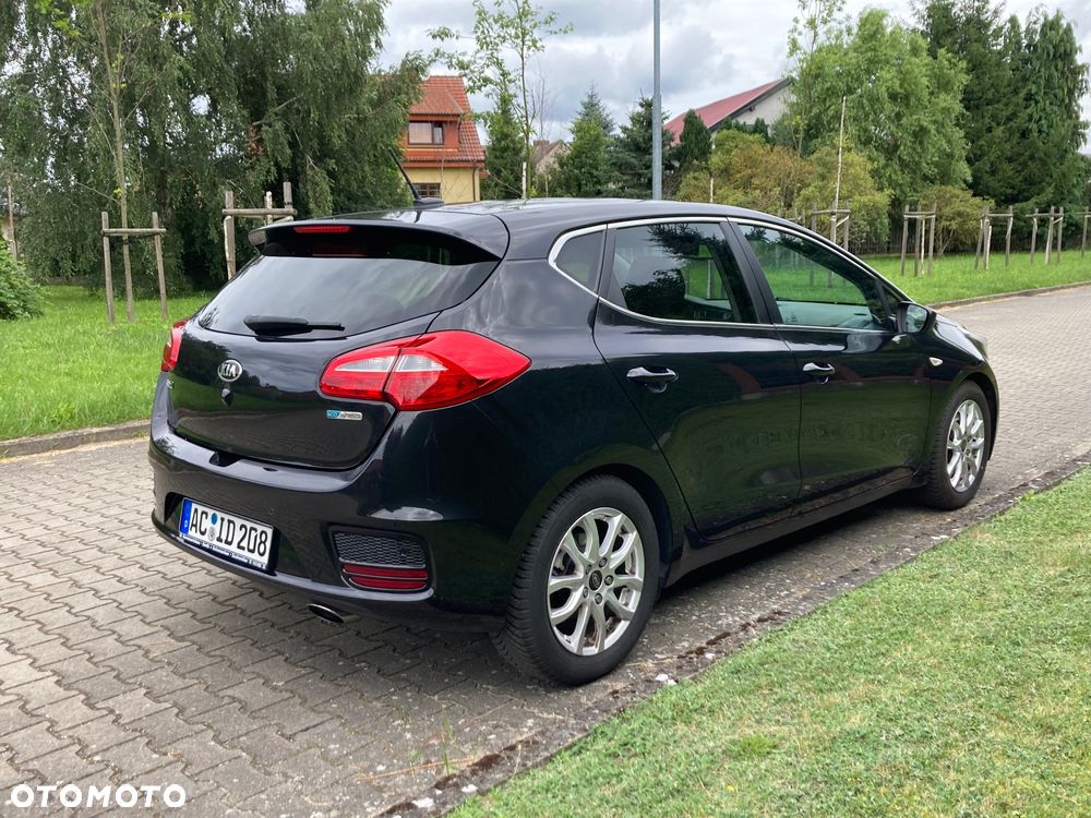 Kia Ceed 1.6 GDI ISG Platinum Edition - 6