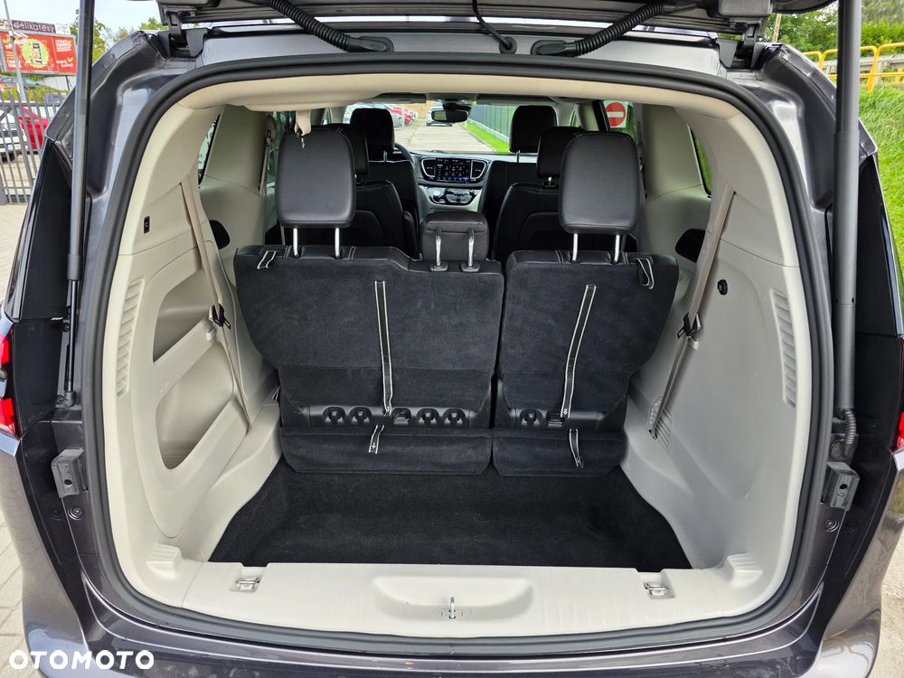 Chrysler Pacifica - 7