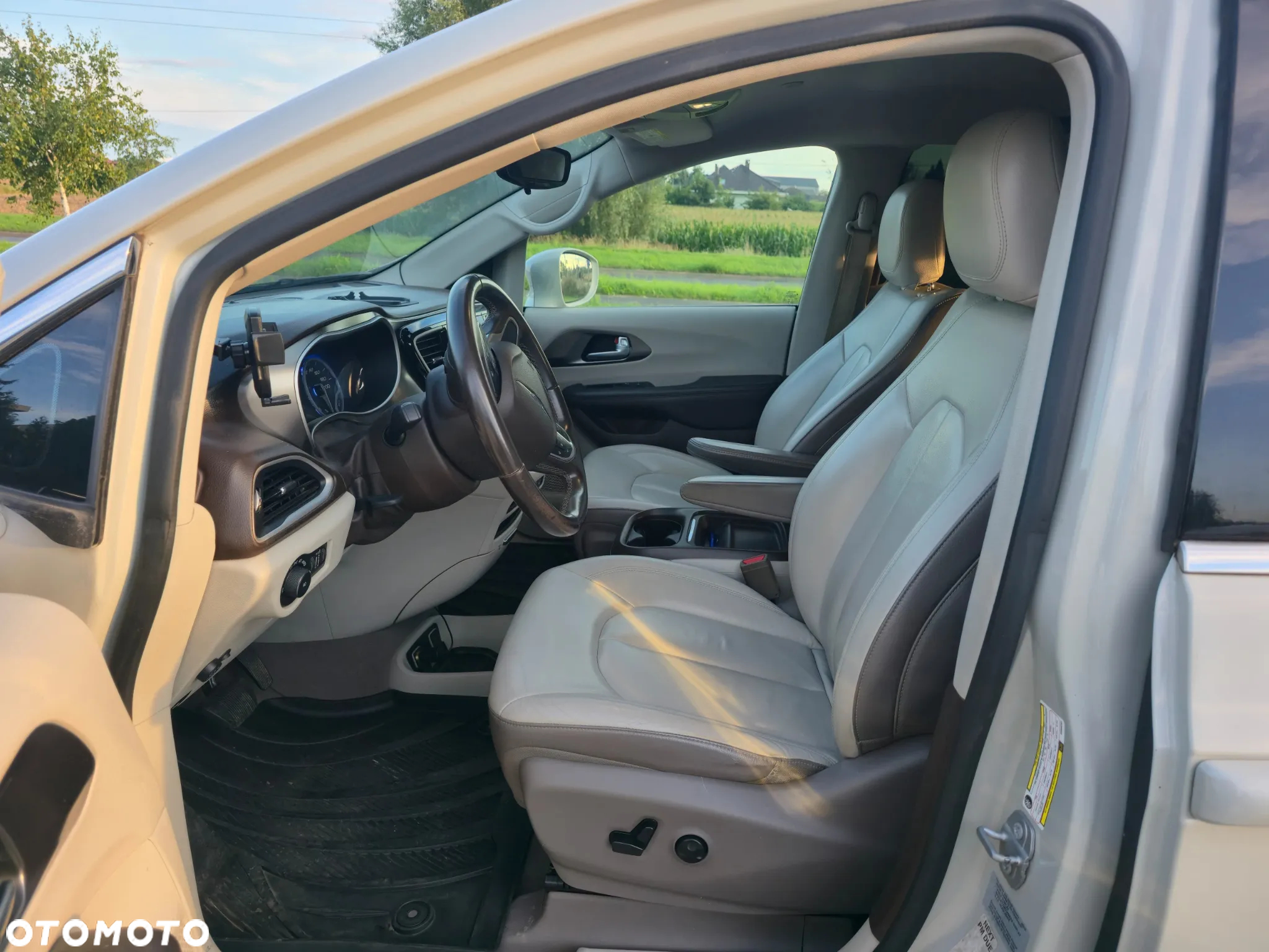 Chrysler Pacifica - 8