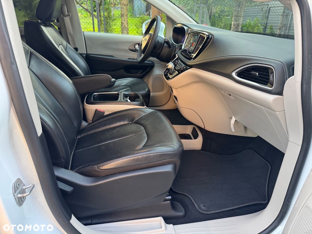 Chrysler Pacifica - 31