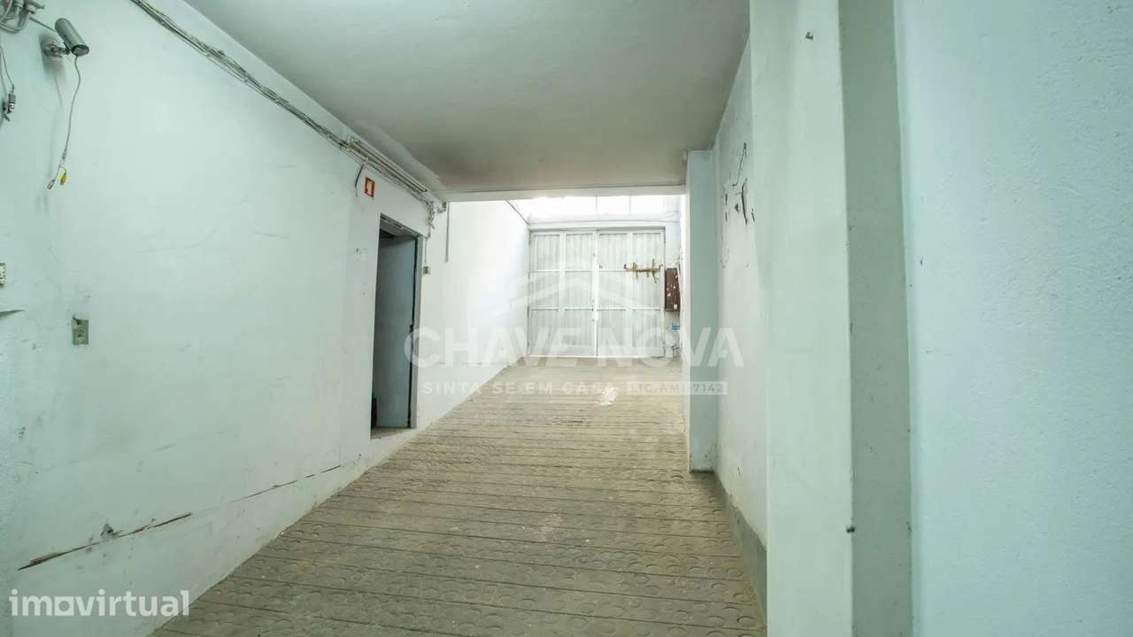 Garagem / Armazém Independente com 256m² na Avenida da República - Grande imagem: 5/22