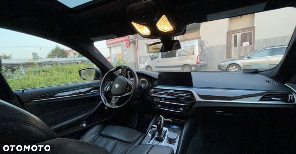 BMW Seria 5 530i xDrive Sport Line - 10