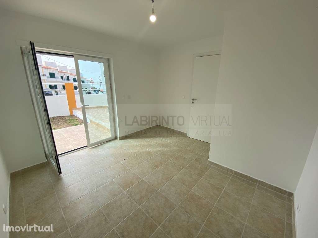 Vende-se excelente Moradia V3+1 na Ericeira, com vista mar. - Grande imagem: 5/29